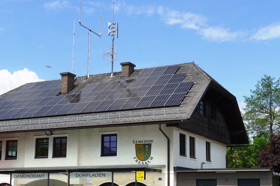 Photovoltaik auf dem Gemeindeamt Fresach in Kärnten